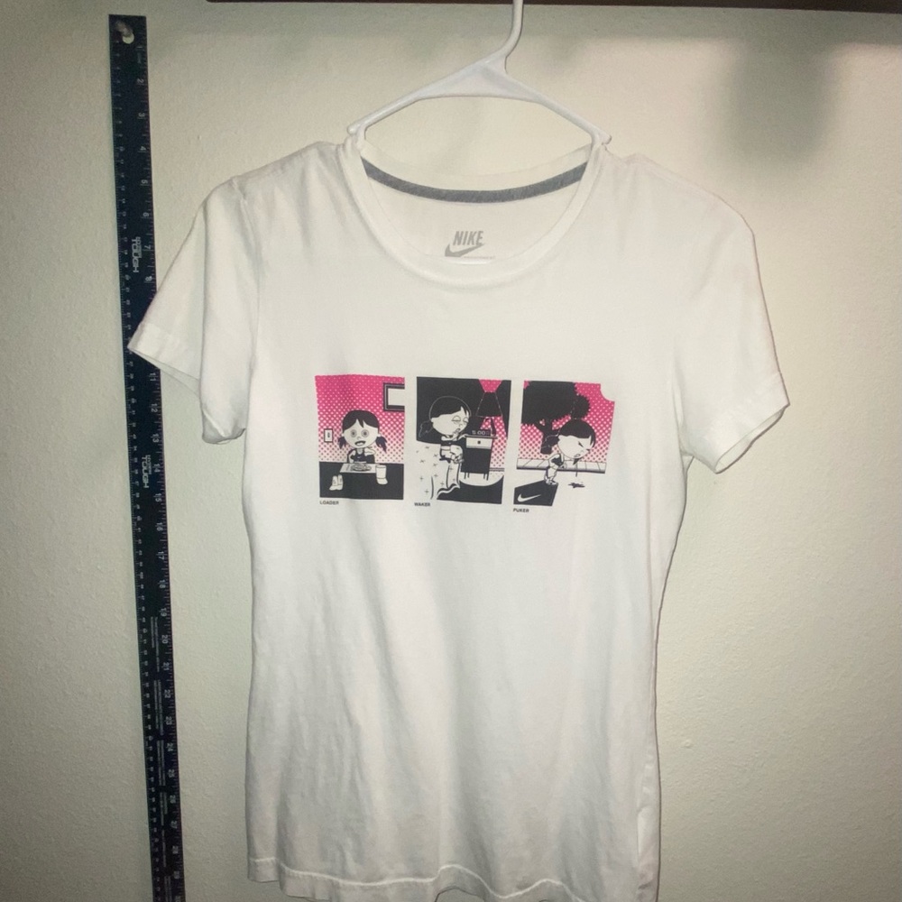 Nike White and Pink Graphic Tee - Short Sleeve